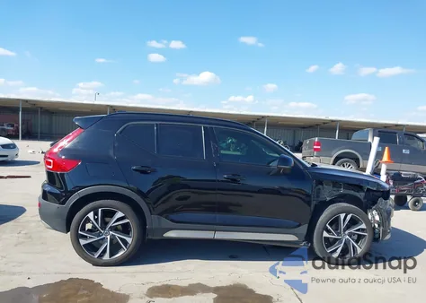 2019 Volvo Xc40 T4 R-Design z USA, uszkodzony, nr VIN YV4AC2HM0K2057933